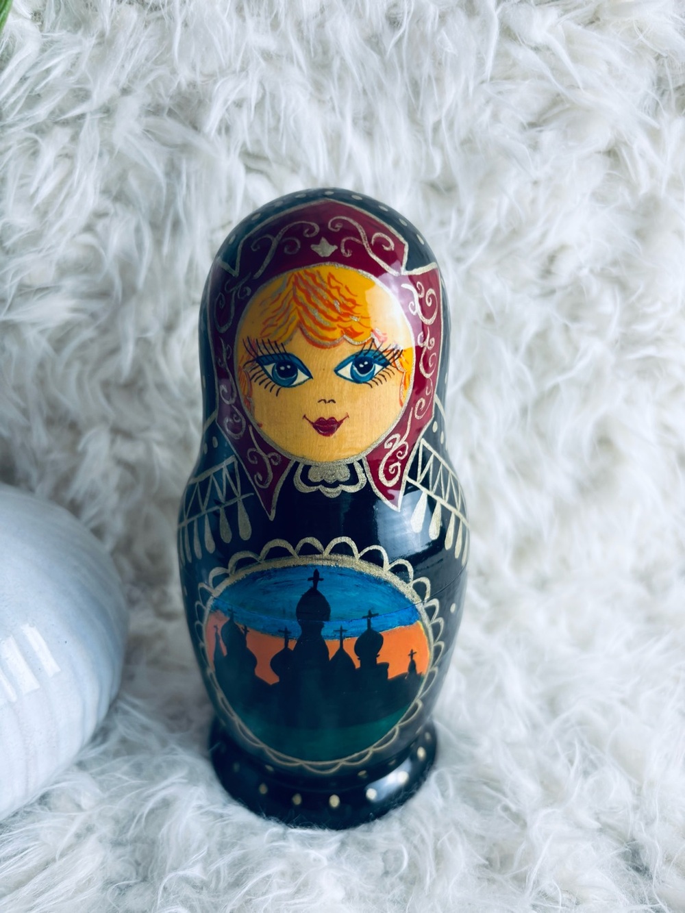 TRADITIONAL RUSSIAN WOODEN NESTING DOLL SET!